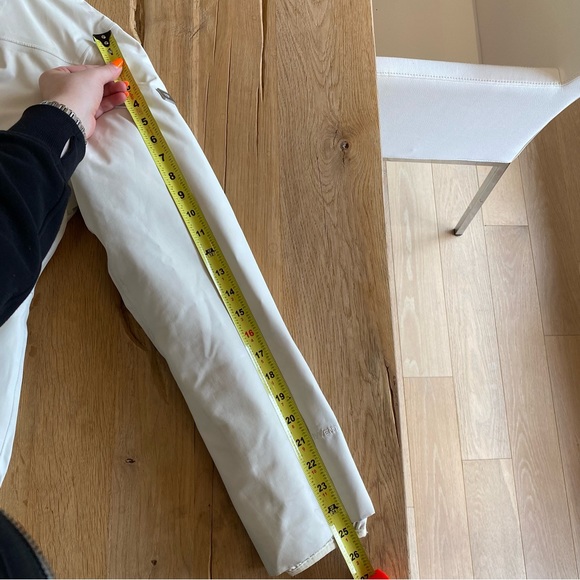 The North Face Off White Convertible 3-in-1 Jacket - Picture 12 of 13